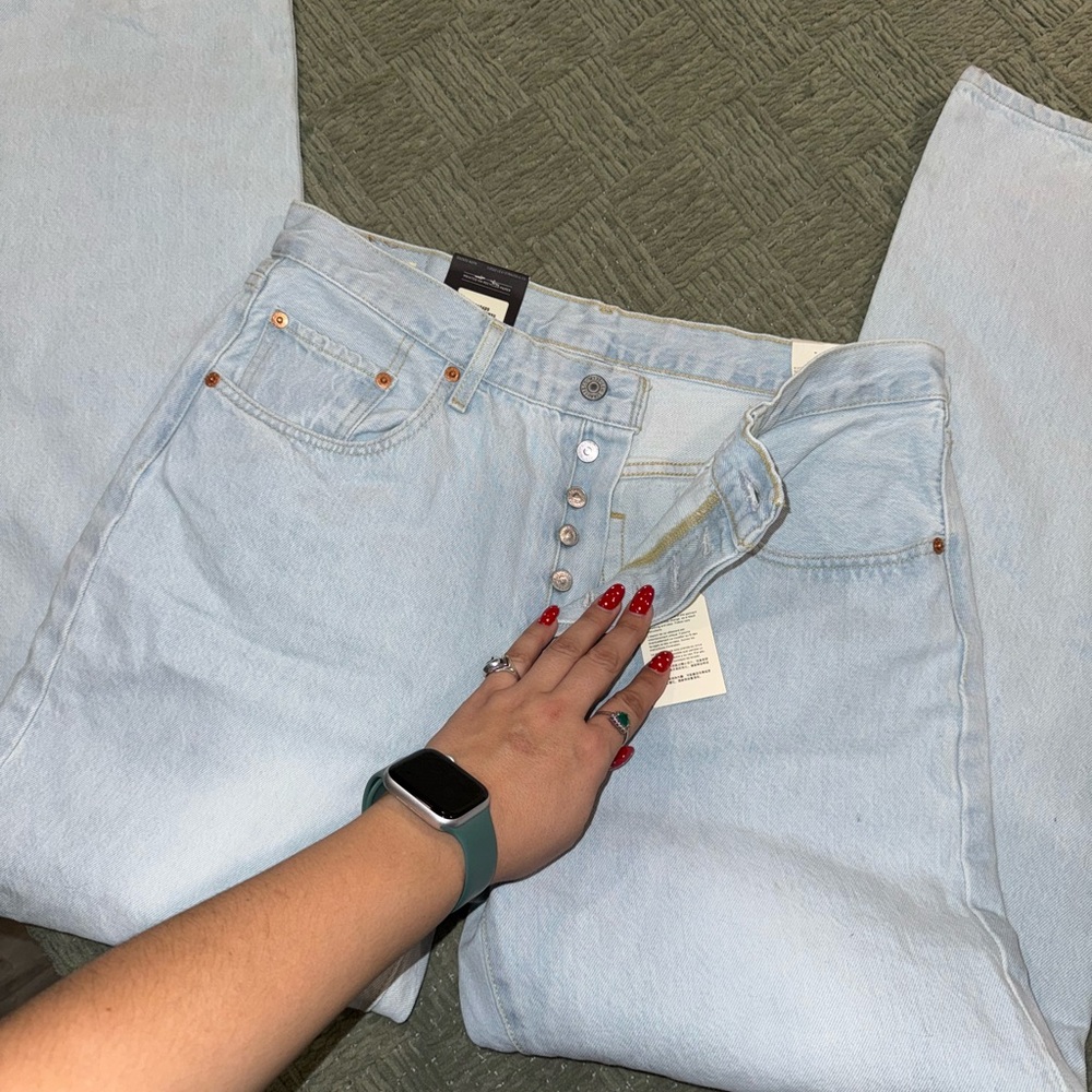 Levi's Women's Light Blue Straight Leg Jeans